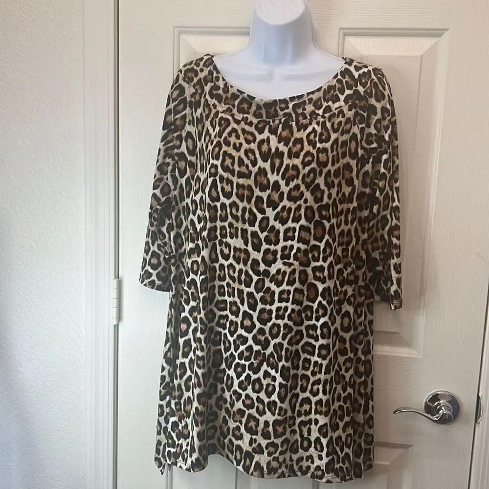 Chicos Size 2 Tunic Top Leopard Animal Print Boat Neck 3/4 Sleeve Slit Flowing